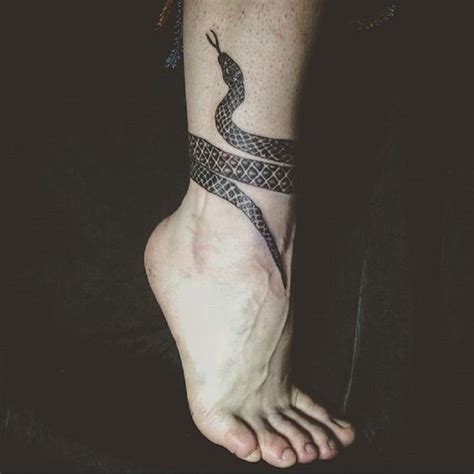 tatuajes de serpientes en la pierna para mujer|50+ tatuajes de serpiente para mujeres